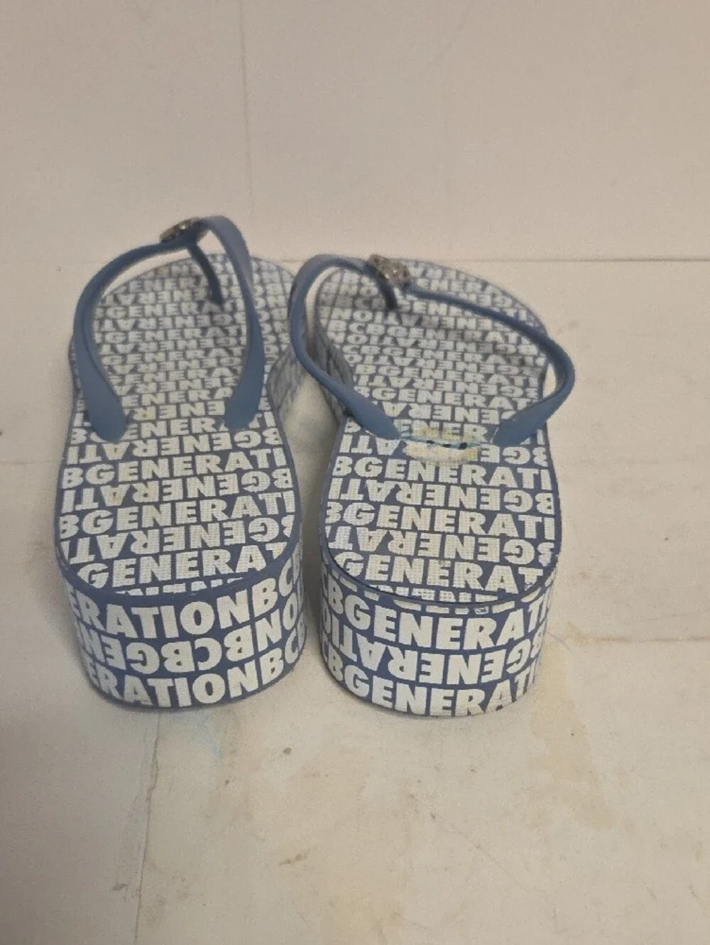 BCBGeneration Light Blue Logo Platform Flip Flops Size 10 New W Out Tag
